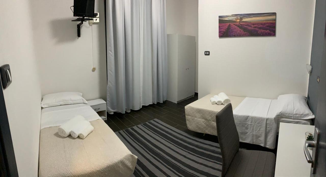 Hotel Neyra Beach Римини Экстерьер фото