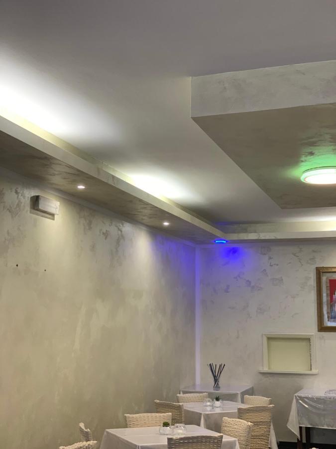 Hotel Neyra Beach Римини Экстерьер фото