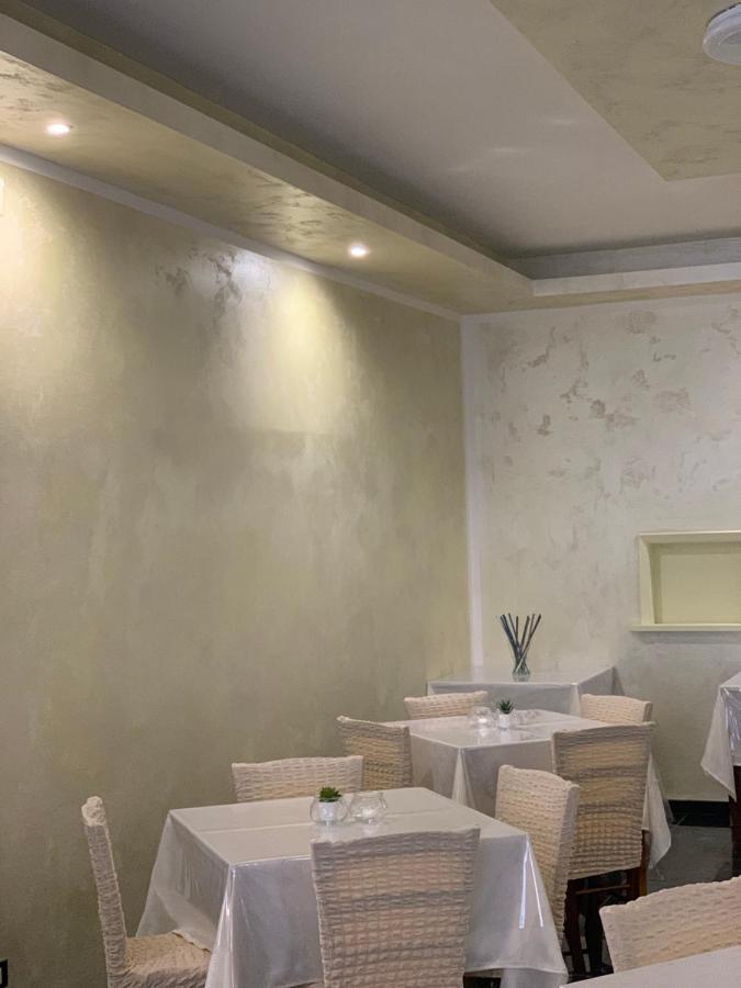 Hotel Neyra Beach Римини Экстерьер фото